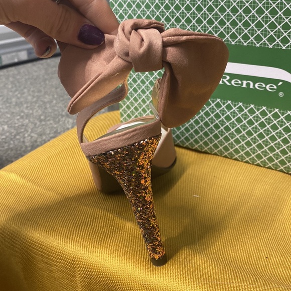 Size 8.5 sparkly peep toe with bow - Picture 3 of 4